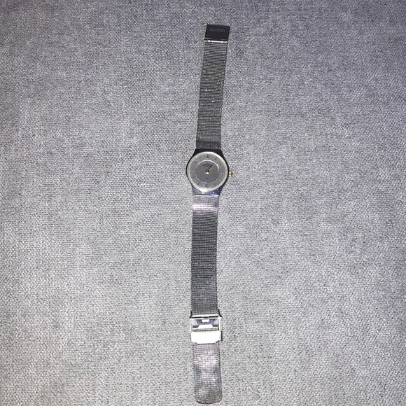 Skagen Mesh band analogue Watch silver tone with gold tone numbers - Picture 1 of 3